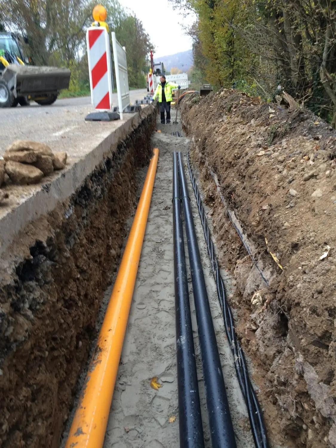 Sümbül, Verlegung von Strom und Gas