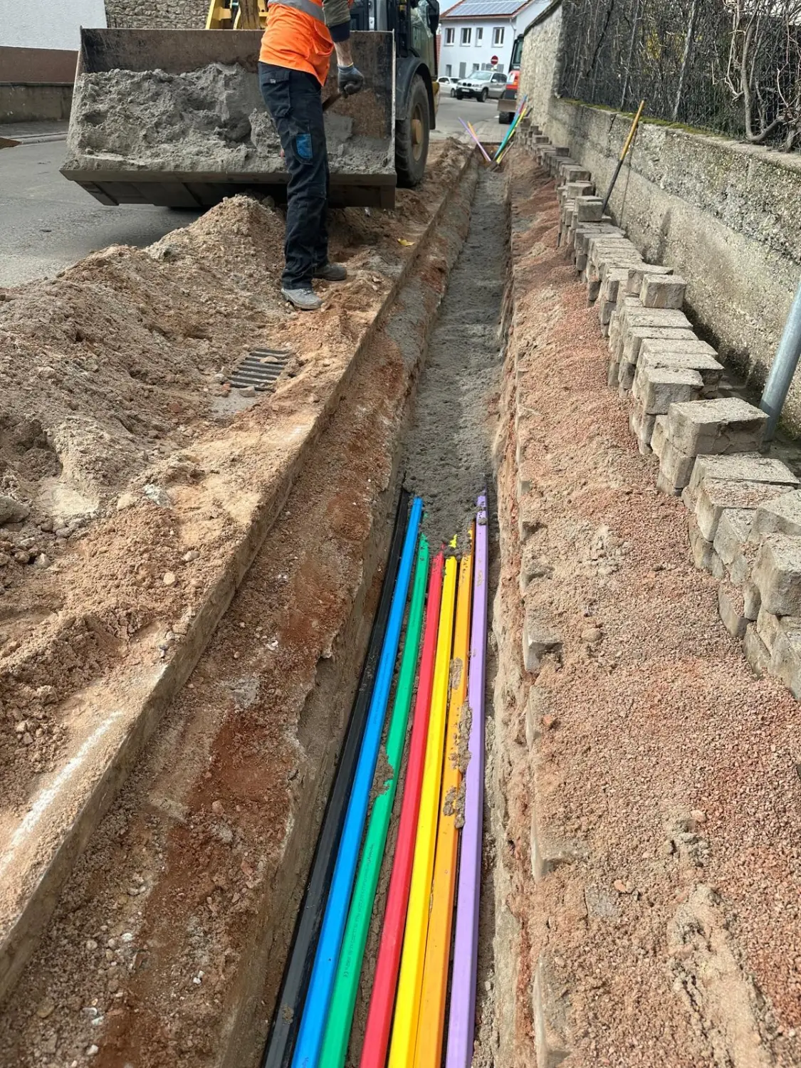 Sümbül, Verlegung von Glasfasern für Medienleitung