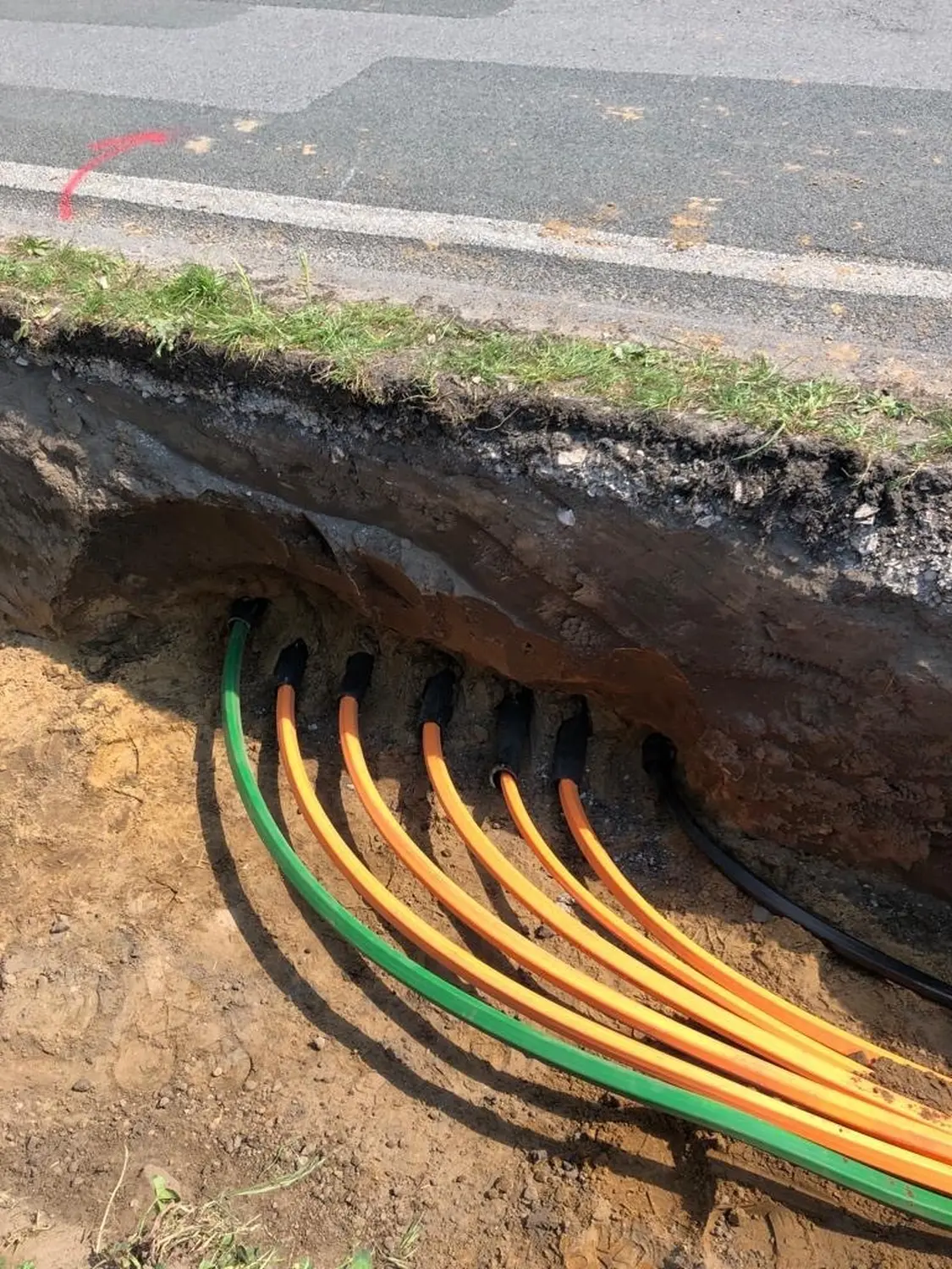 Sümbül, Verlegung von Strom und Gas