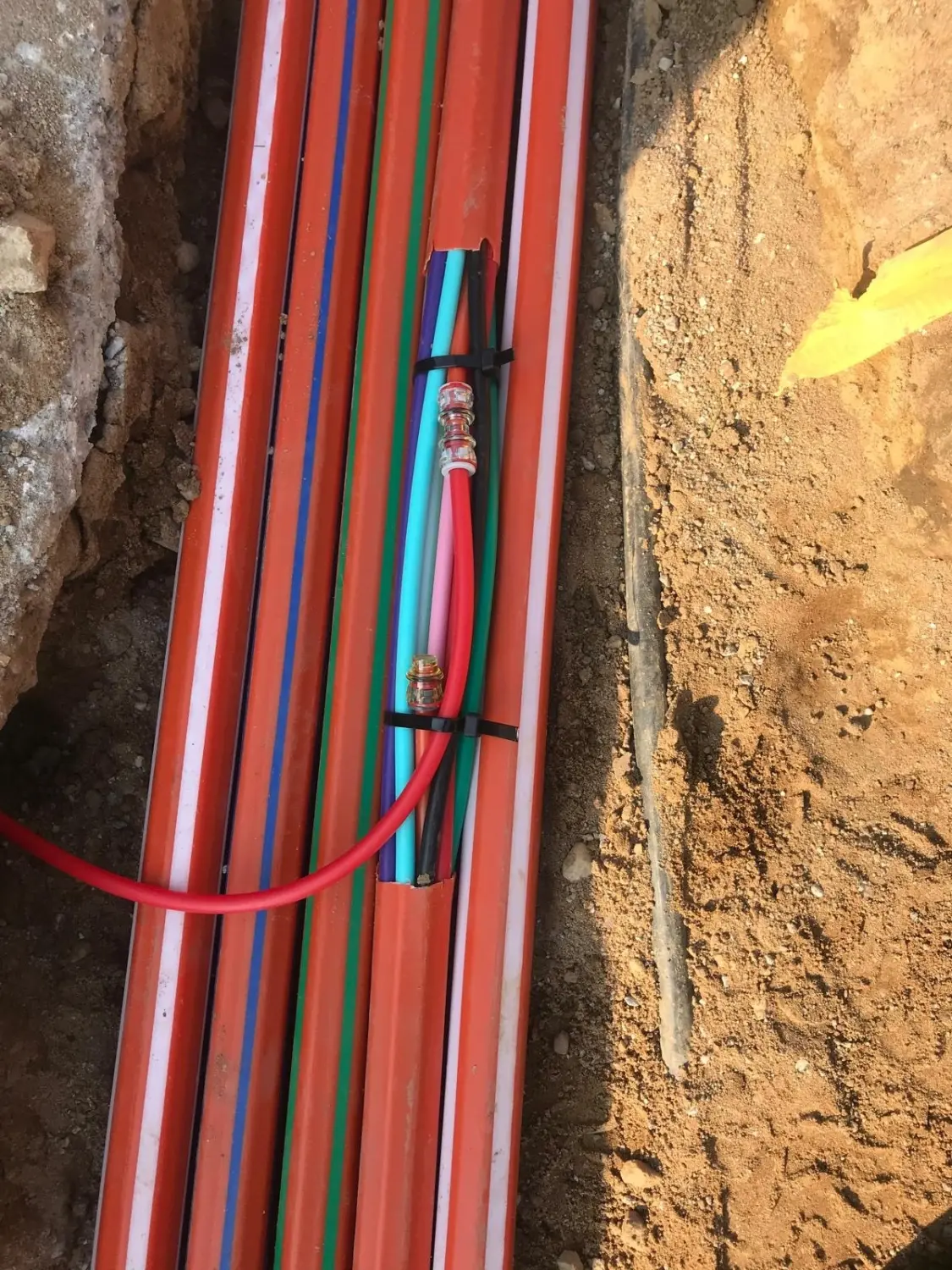 Sümbül, Verlegung von Glasfasern für Medienleitung